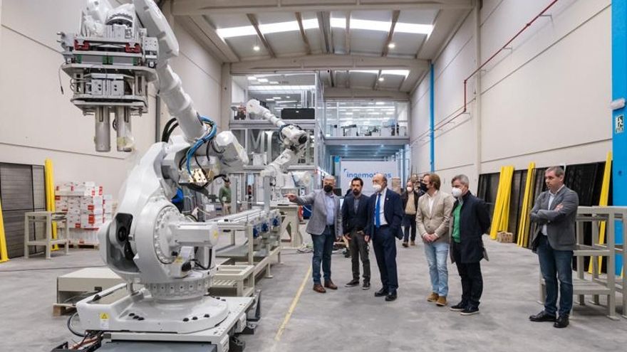El consejero de Industria, Turismo, Innovación, Transporte y Comercio, Javier López Marcano, visita a las instalaciones de Ingemotions