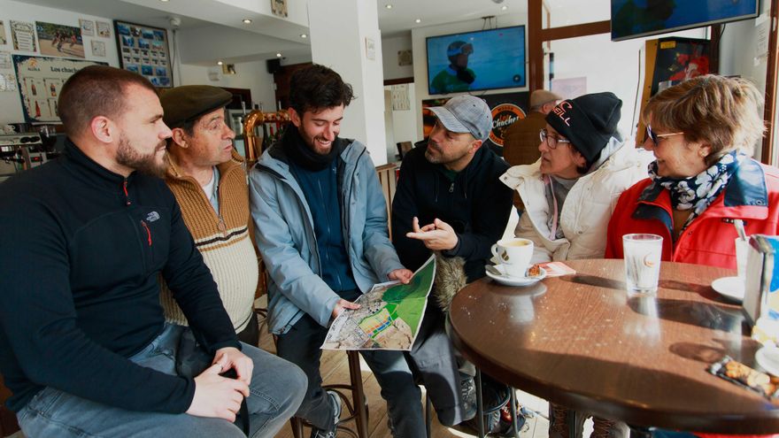 Iván, Aurelio, Javier, Germán, Luna y Emilia, de la Platarforma Dehesa Viva