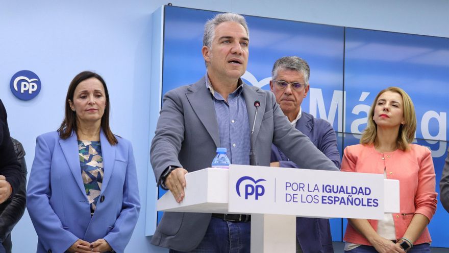 El coordinador general del PP, Elías Bendodo, en rueda de prensa en la sede provincial del partido en Mälaga.