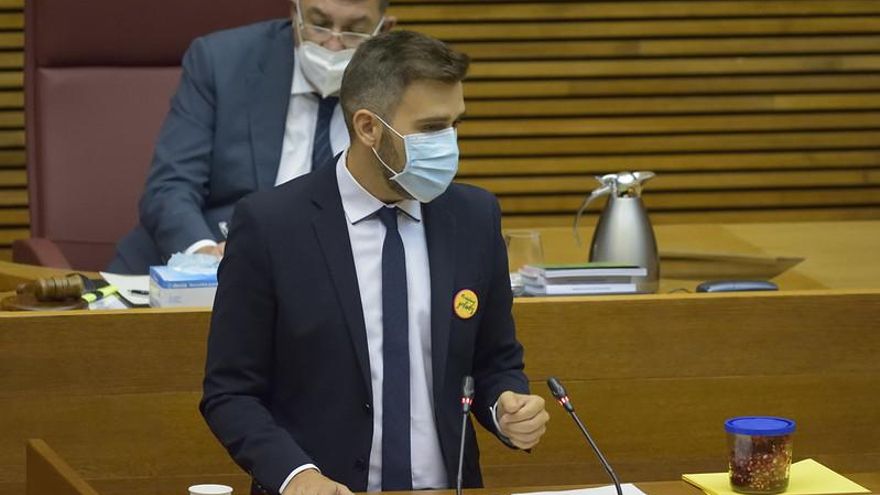 Fran Ferri, portavoz de Compromís, durante el debate.