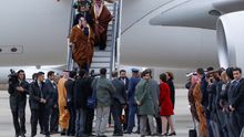 Rajoy y Felipe VI reciben al príncipe saudí para sellar la venta de cinco corbetas de Navantia