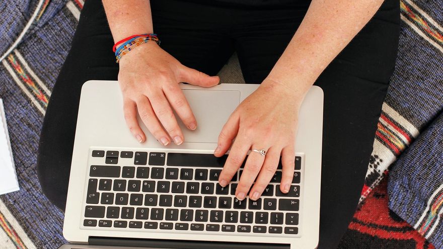 El perfil del nómada digital en Madrid: gasta 3.877 euros al mes y le sale mejor vivir en Usera o Carabanchel