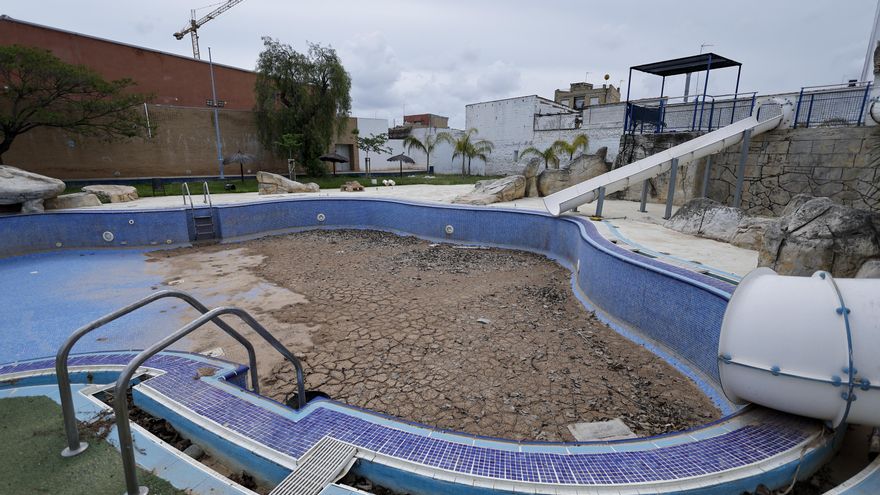 Tener listas las piscinas municipales para este verano, el reto de los municipios afectados por la dana