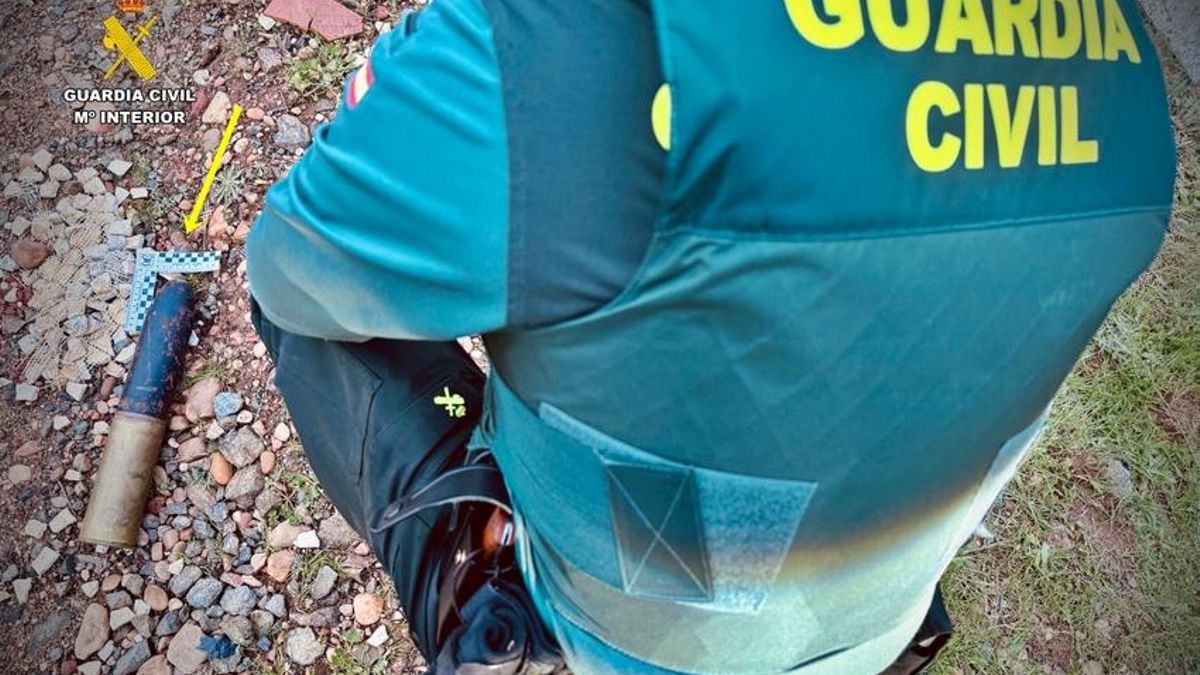 Un vecino de Calamonte halla un proyectil de la Guerra Civil mientras paseaba por el Camino del Pilón