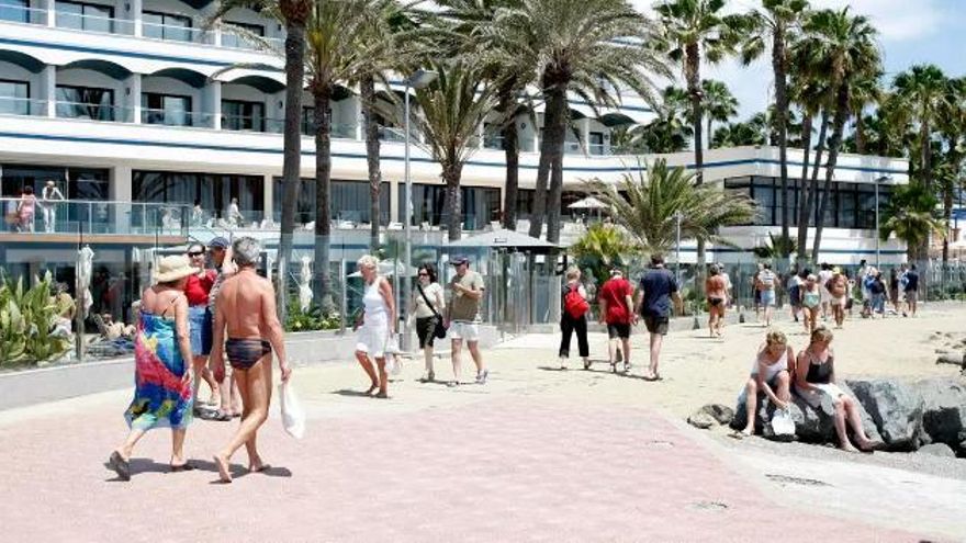 Canarias se acerca a otro récord histórico de turistas extranjeros en 2025 tras el aumento absoluto de 1,3 millones solo en 2024