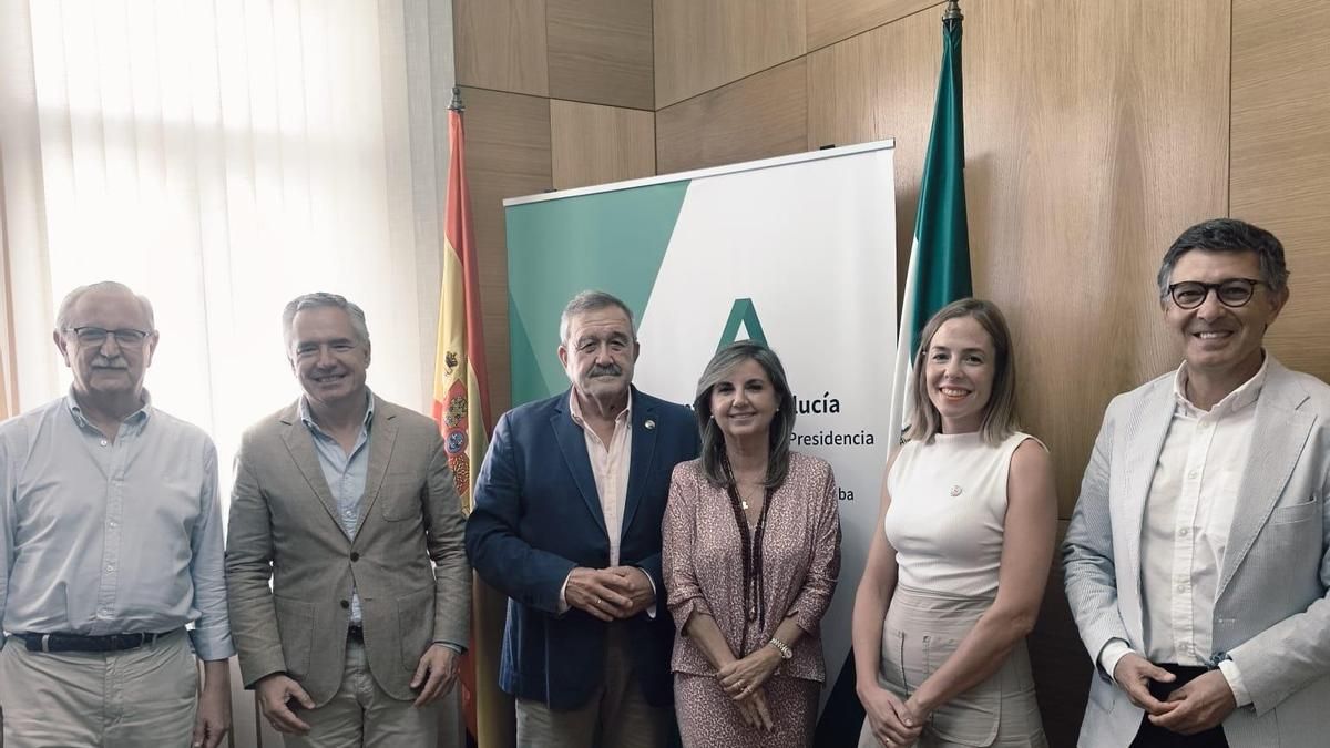 La Junta se reúne con los colegios profesionales del sector sanitario en Córdoba