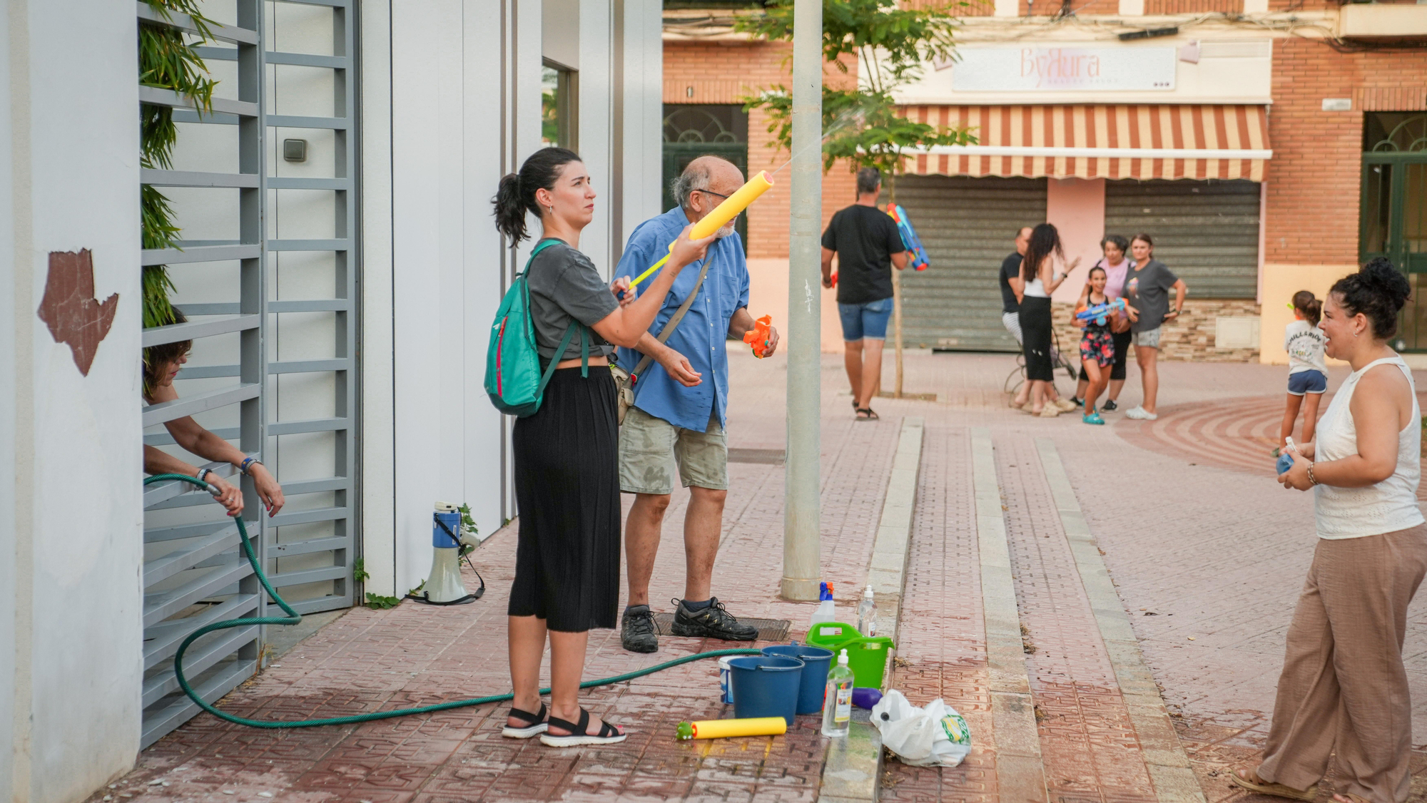 La Asociación Vecinal Diana y Ecologistas en Acción convocan la actividad lúdica 'Flis flas. Fresquitas a fin de mes' frente al calor