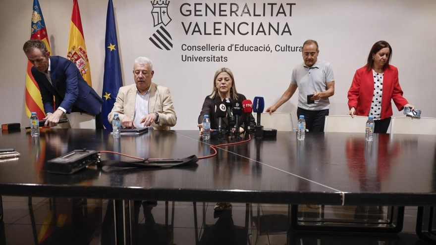 La consellera Ortí advierte a los sindicatos educativos que las decisiones no se pueden tomar “bajo presión"