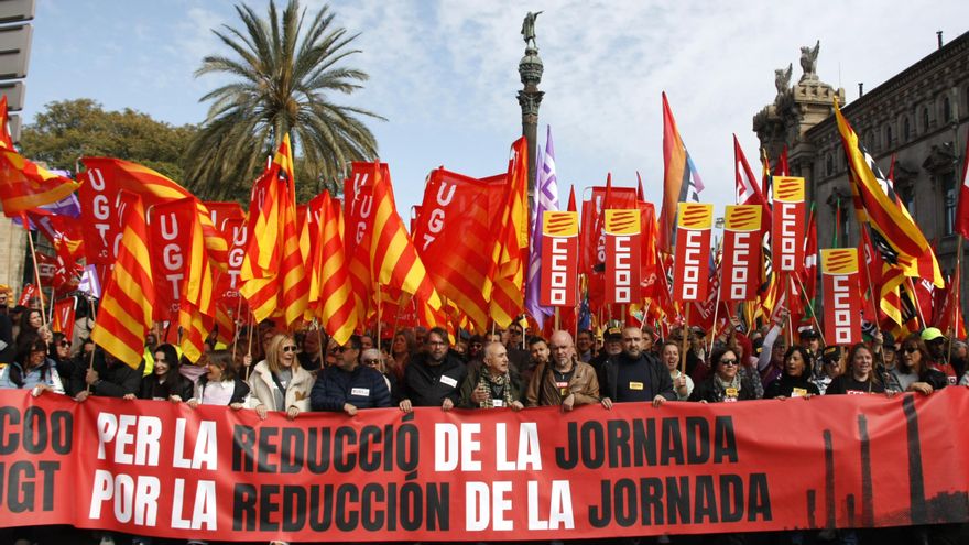 Miles de personas claman en Barcelona a favor de la reducción de la jornada laboral
