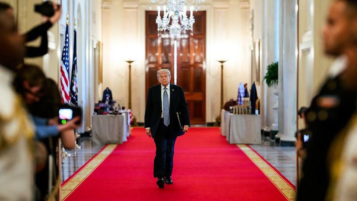 Trump llega al Salón Este para asistir a una cumbre sobre la pequeña empresa, el lunes 5 de mayo de 2026.