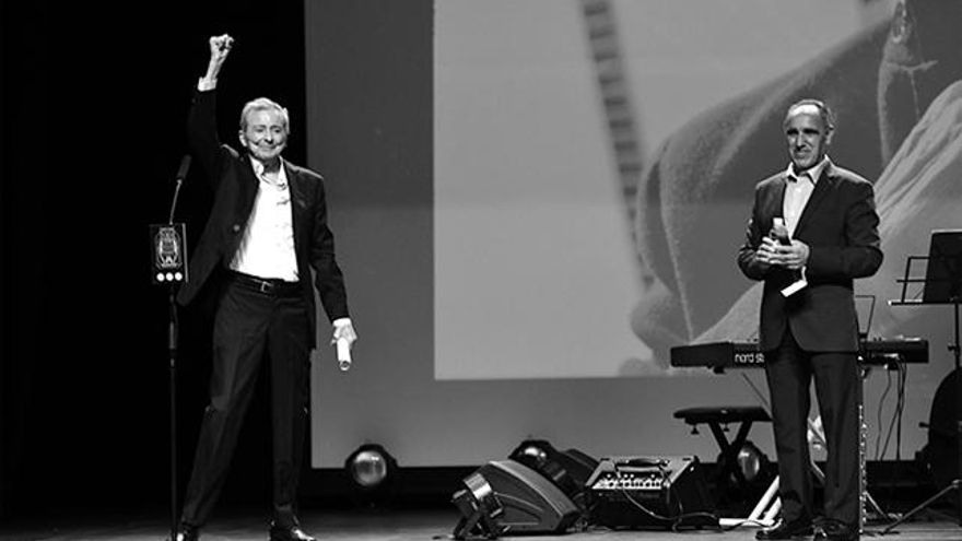 Astorga homenajeó al actor Juan Diego (i); a su lado, el alcalde Perandones. // Astorga Redacción