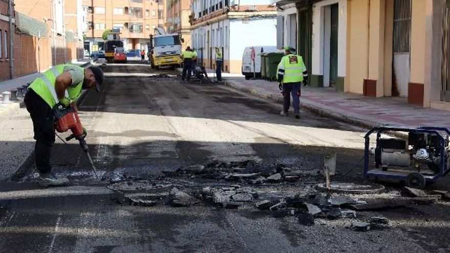 Labores de fresado en calles adyacentes a Fernández Ladreda.