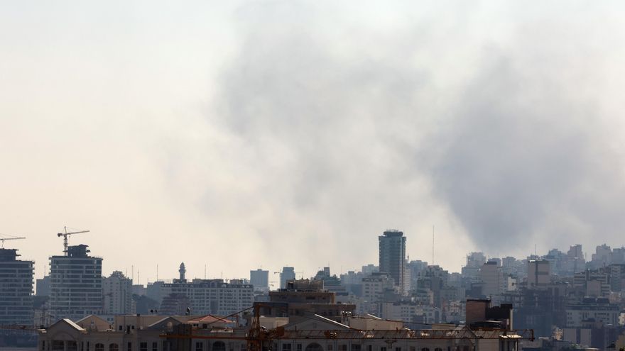 Sinfonía de ataques israelíes y rezos en la noche de Teherán