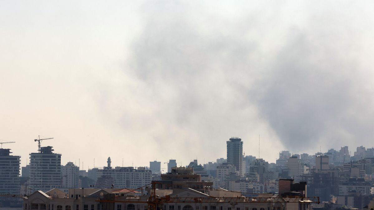 Humo sobre Teherán tras un ataque israelí el 17 de junio pasado.