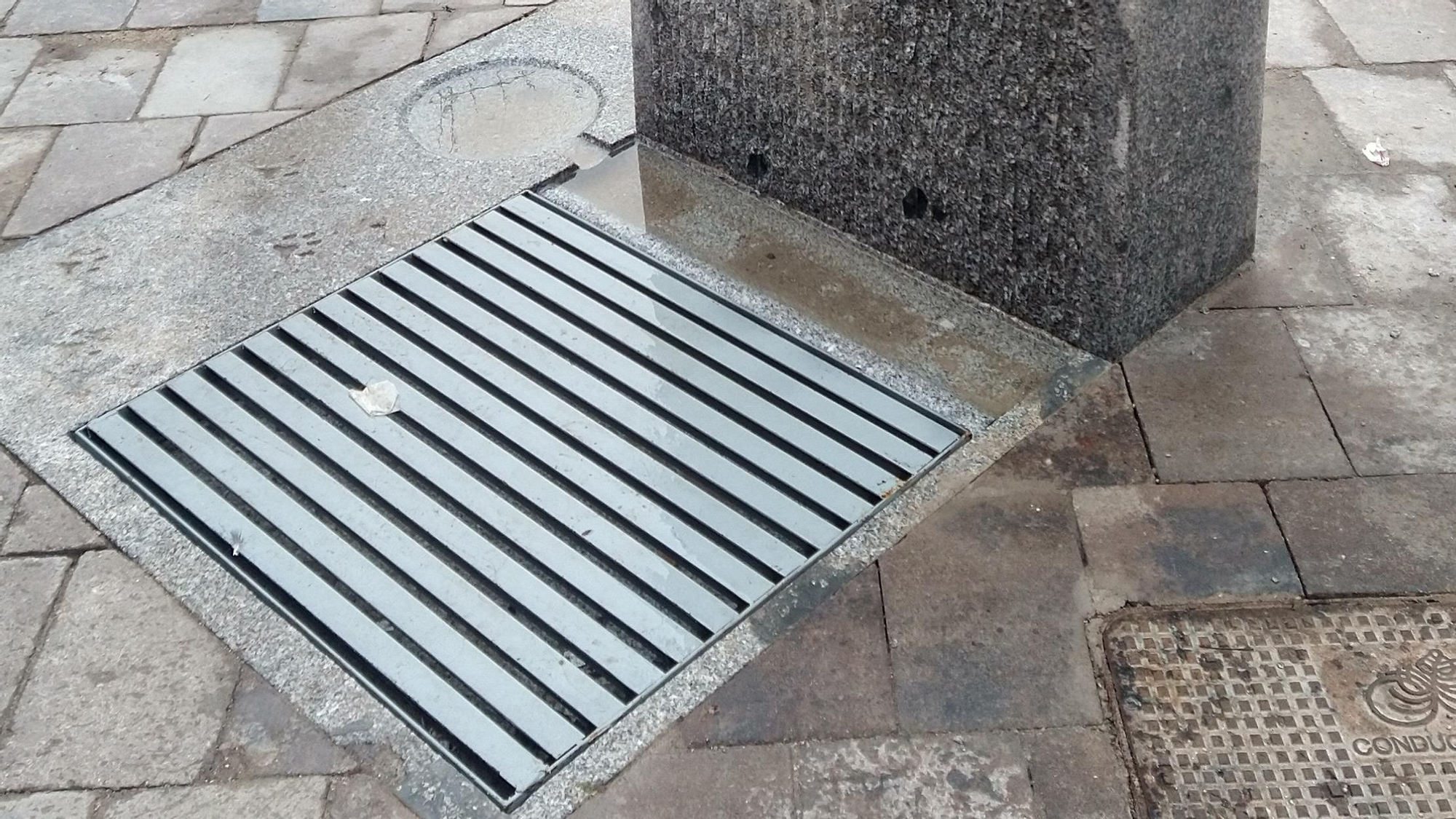 Vista de la plaza de la Remonta reformada