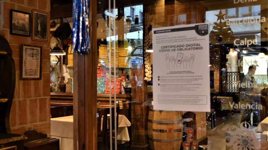 Con una aplicación suiza y sin exigir el DNI: así verifican los hosteleros el pasaporte COVID en Navarra