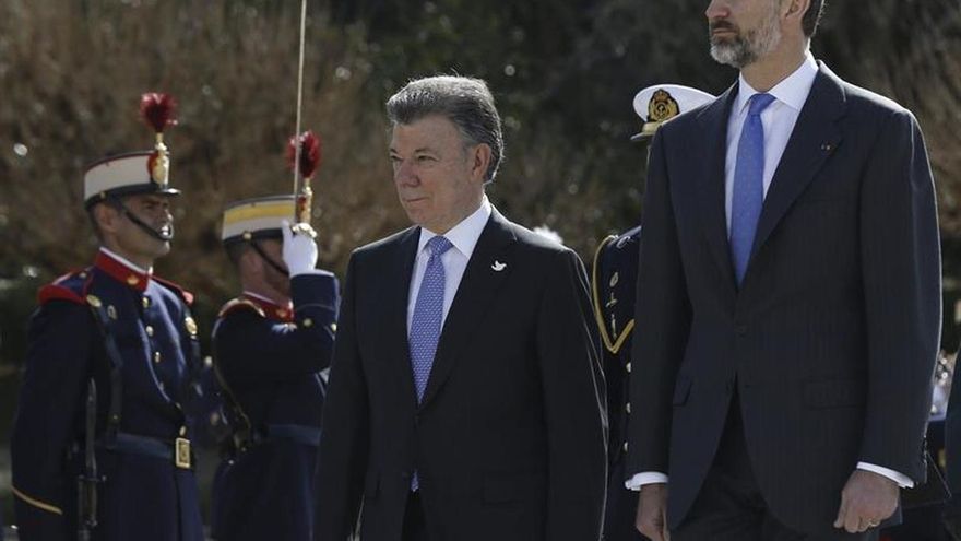 Felipe VI y Santos abordan el proceso de paz colombiano y las relaciones bilaterales
