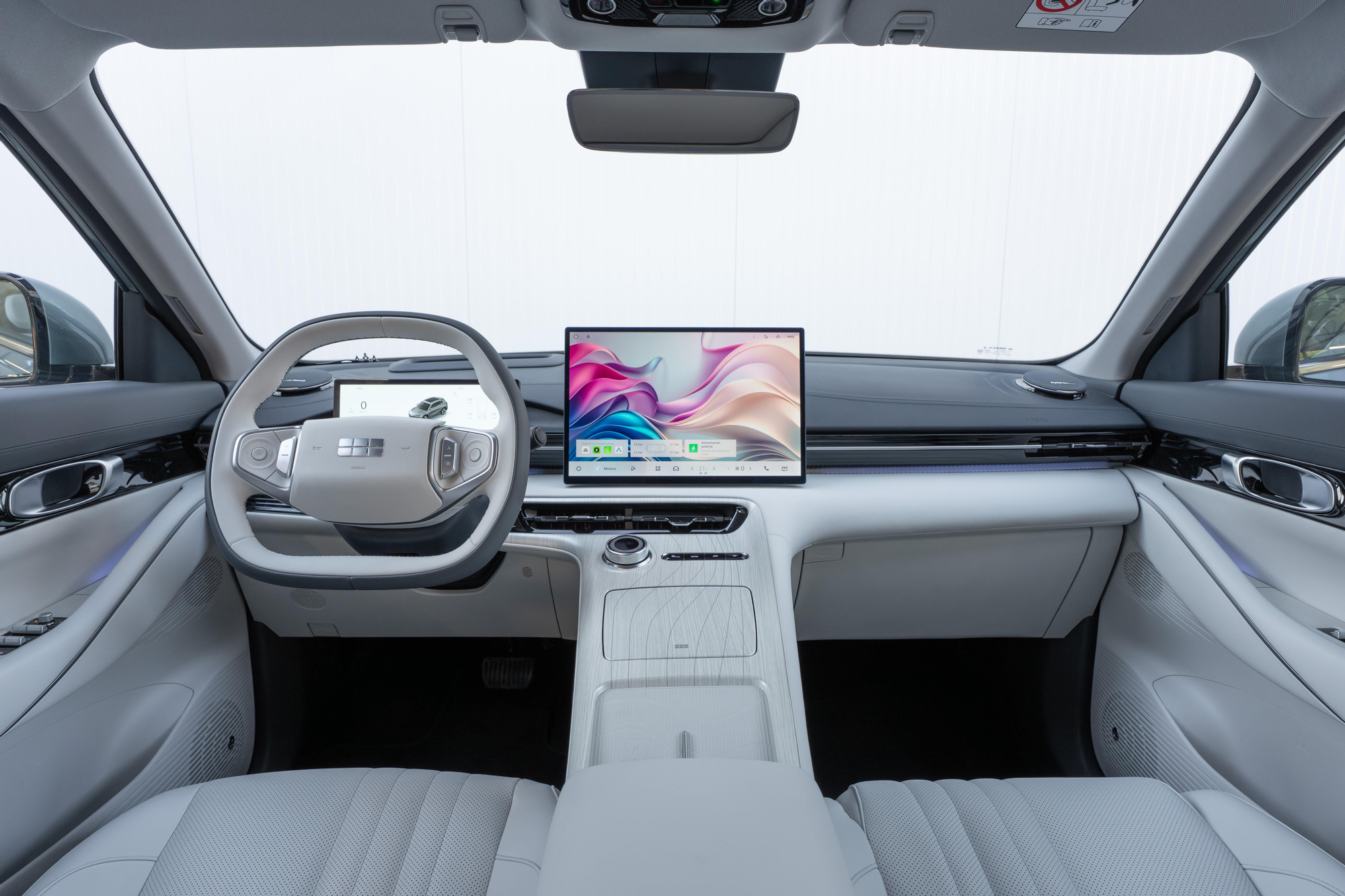 El habitáculo del E5 es espacioso y presenta buenos acabados.