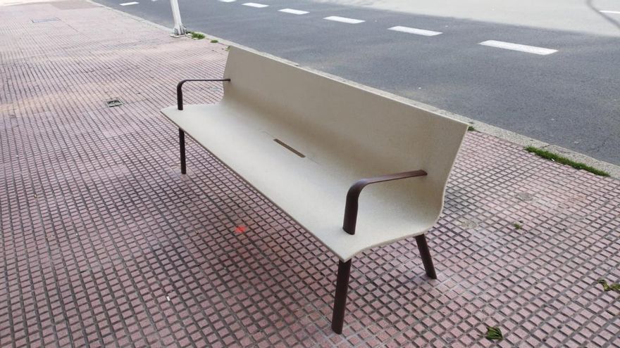 Los nuevos bancos de Madrid, un blanco fácil para el debate en redes: "Será más feo, pero es menos hostil"