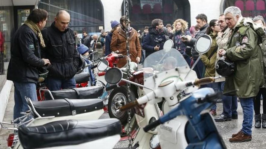 Carlos S. Campillo / ICAL Concentración de ’scooters' que se convoca con motivo de la celebración del Purple Weekend en León