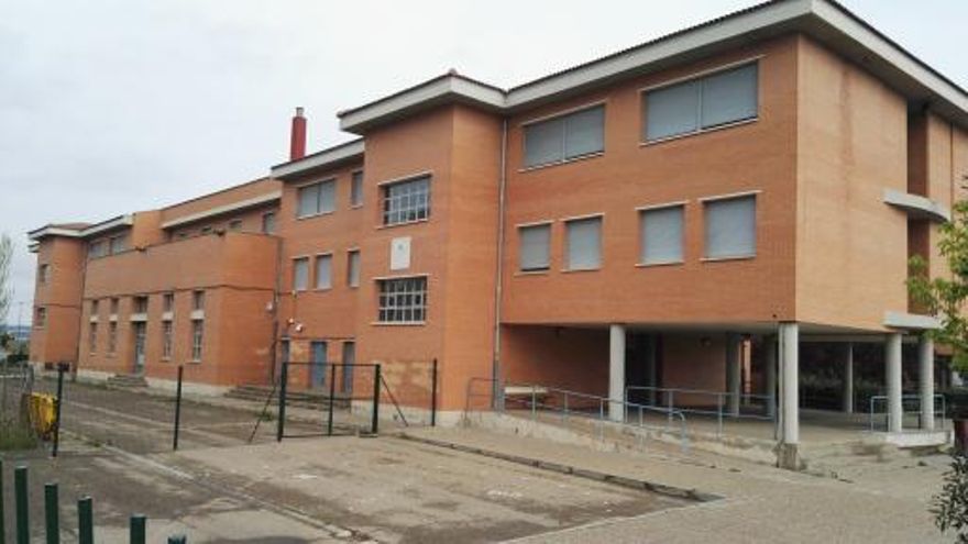 Un exalumno del instituto Ítaca de Zaragoza apuñala a un estudiante del centro y se da a la fuga