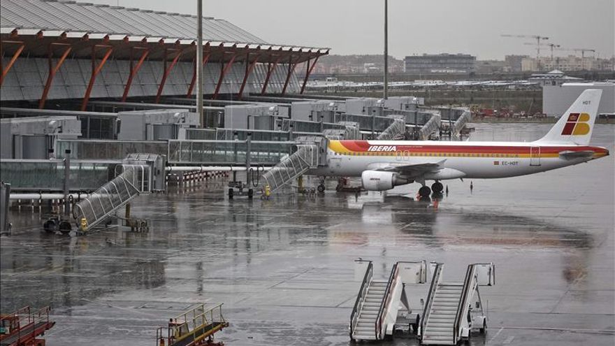 Aena adjudica a Iberia la mayor parte de contratos de 'handling' en aeropuertos pero queda fuera de Barcelona o Palma