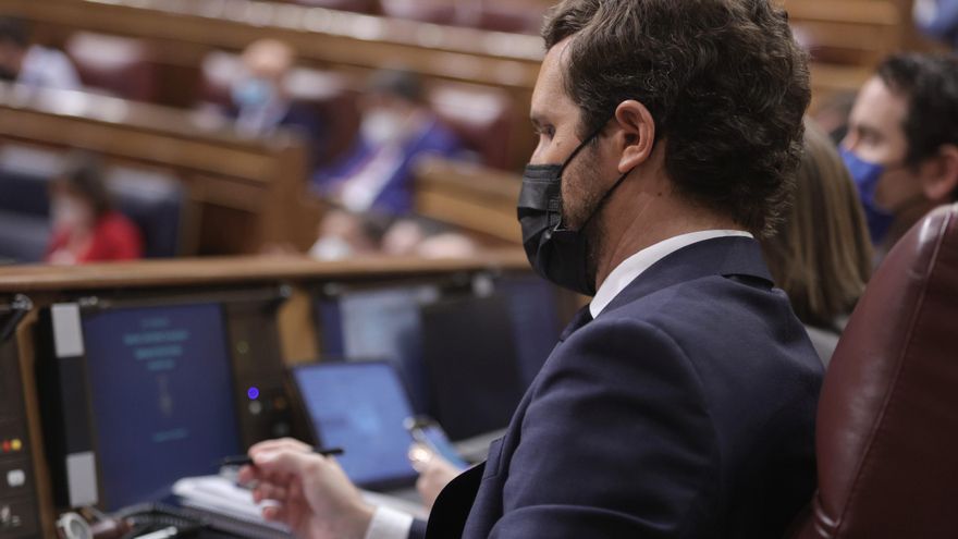 El líder del PP, Pablo Casado, sentado en su escaño del Congreso donde se celebra un Pleno sobre el Consejo Europeo de junio y los indultos. En Madrid, a 30 de junio de 2021, en Madrid, (España)