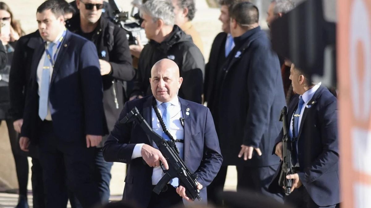 El Presidente quedó blindado por un operativo para evitar abucheos que incluyó tres anillos de seguridad, más de 300 policías de Santa Fe y fuerzas federales.