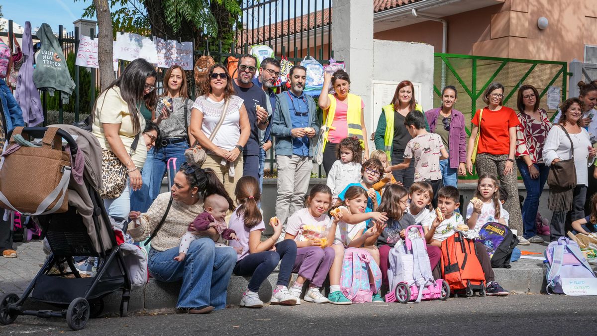 Protesta por el comedor en el Colegio Pablo García Baena de Córdoba