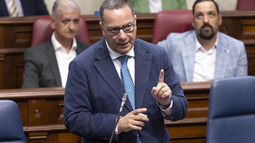 El consejero de Educación admite que en 2025 tampoco se llegará al objetivo del 5% del presupuesto