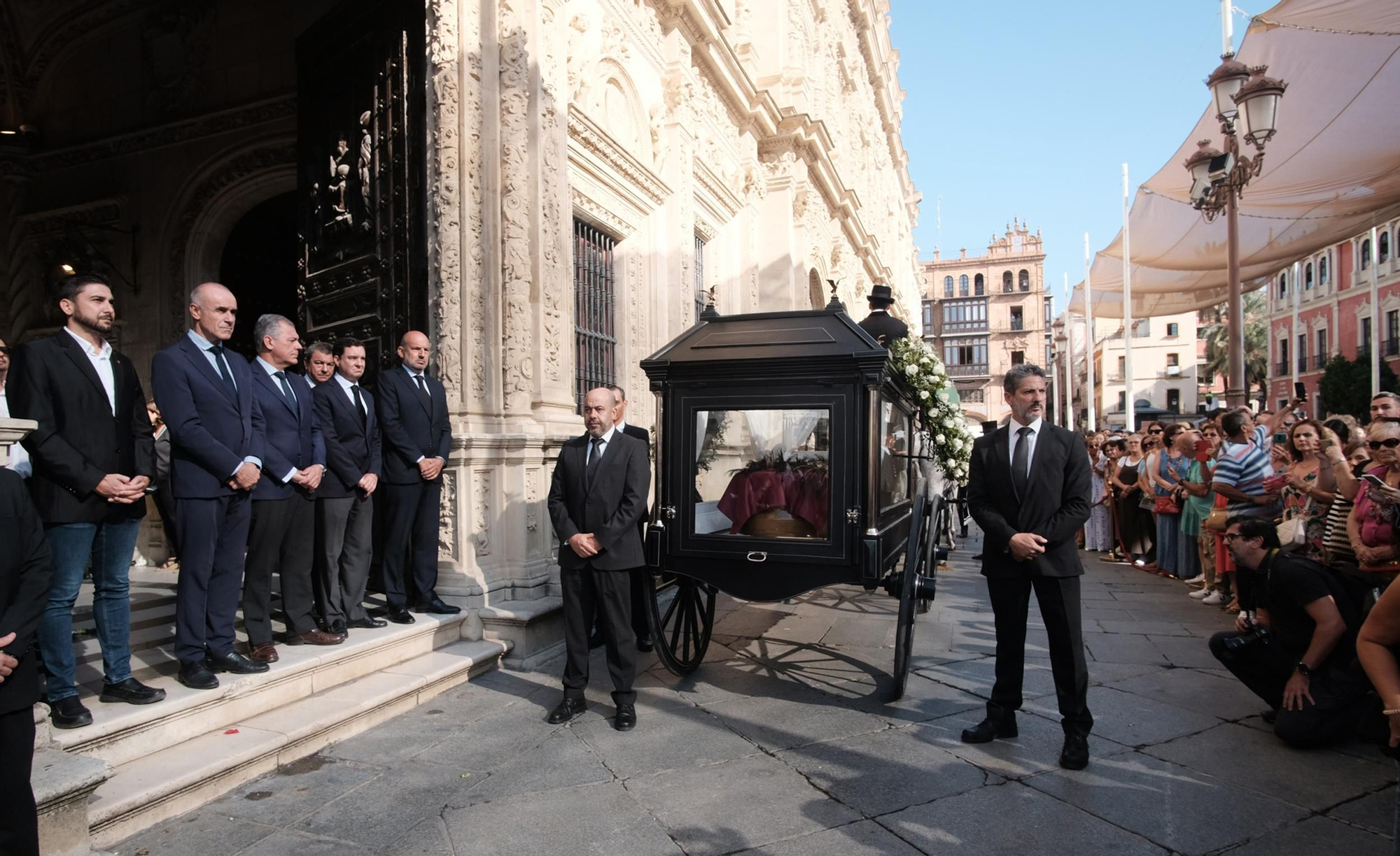 El último paseo de María Jiménez por las calles de Sevilla, en imágenes