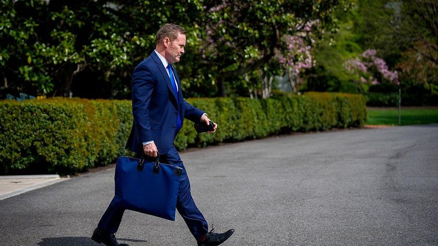 La intrahistoria de cómo un periodista acabó en el chat de la Casa Blanca para planificar un bombardeo sobre Yemen