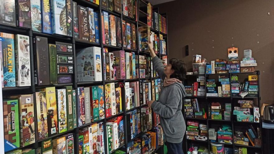 Un paraíso para los amantes de los juegos de mesa: El bar El Chester ofrece más de 400 opciones