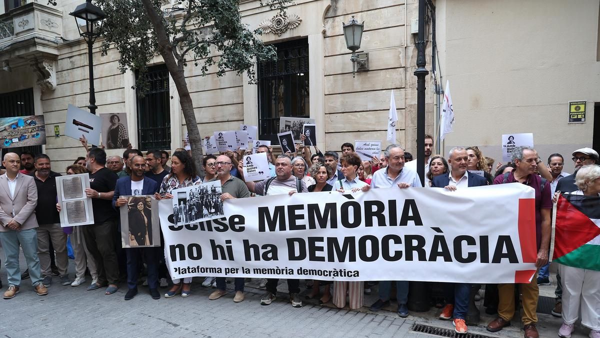 El Constitucional escoltará al Govern i al Parlament per la derogació de la llei de memòria