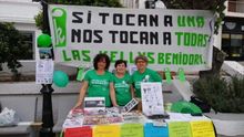 Yolanda Garcia a la izquierda junto con compañeras de las Kellys de Benidorm en una imagen antes de la pandemia.