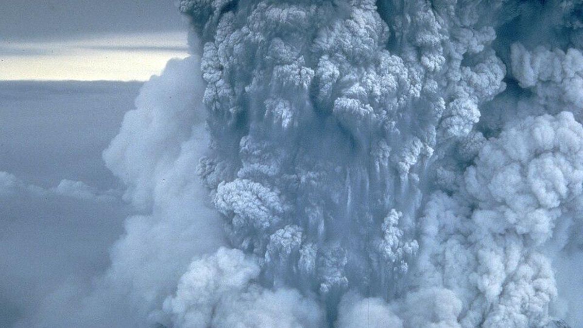Durante la erupción del Monte Santa Helena, una intensa columna de ceniza se elevó y permaneció en el aire durante más de nueve horas.
