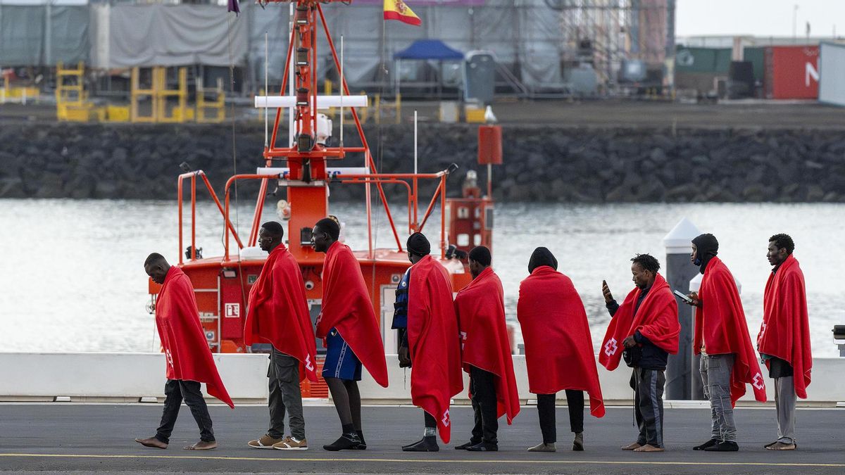 Localizados dos cayucos con 152 personas cerca de Canarias