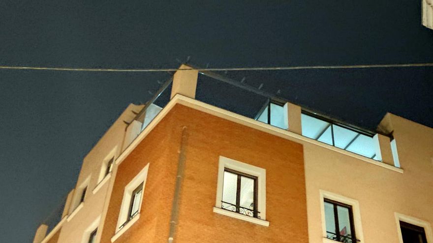 Ático cerca de Tirso de Molina que aloja fiesta ilegales