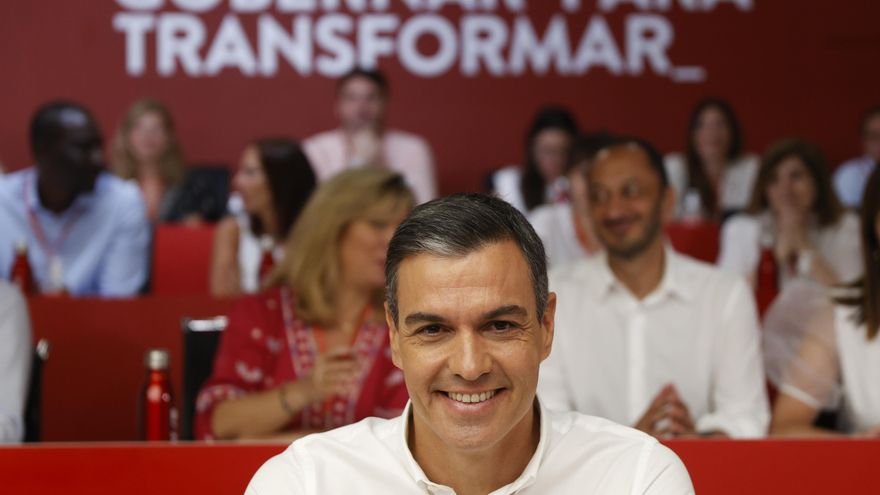 El presidente del Gobierno, Pedro Sánchez, al inicio del Comité Federal extraordinario del PSOE que se celebra este sábado en la sede del partido. EFE/ Mariscal