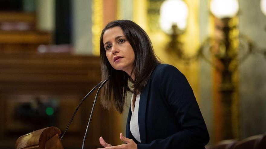 La presidenta de Ciudadanos, Inés Arrimadas, en la tribuna del Congreso de los Diputados.