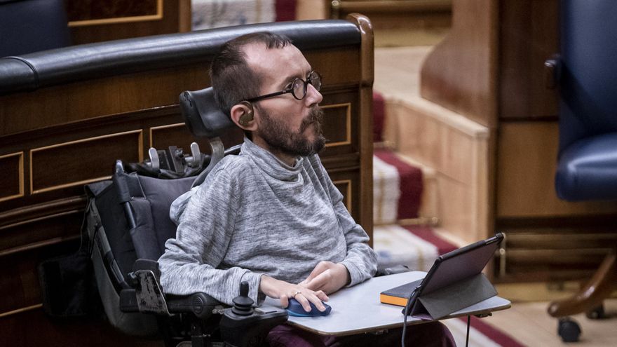 Echenique critica a Felipe VI por reivindicar el incremento del gasto militar: "Tiene muy claro a quiénes representa"