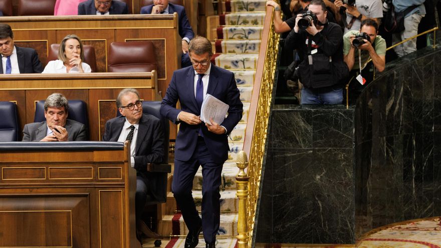 El candidato del PP a la investidura, Alberto Núñez Feijóo, durante la primera jornada del debate en el Congreso, celebrado el martes.