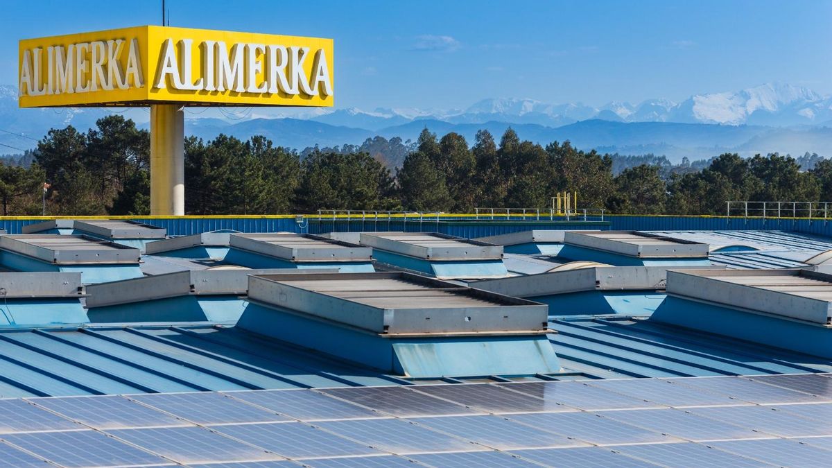 La compañía asturiana Alimerka mejora las condiciones laborales de la plantilla al aplicar la jornada laboral de cinco días.