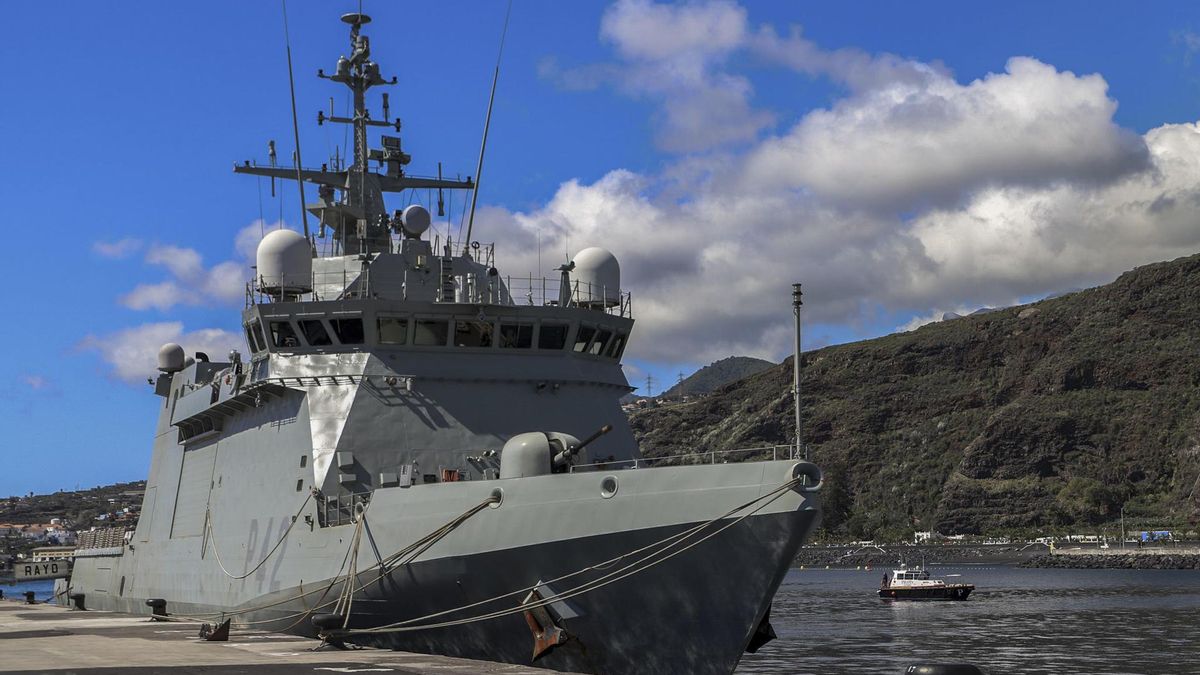 El buque 'Rayo' de la Armada, este miércoles, en el puerto de Santa Cruz de La Palma.