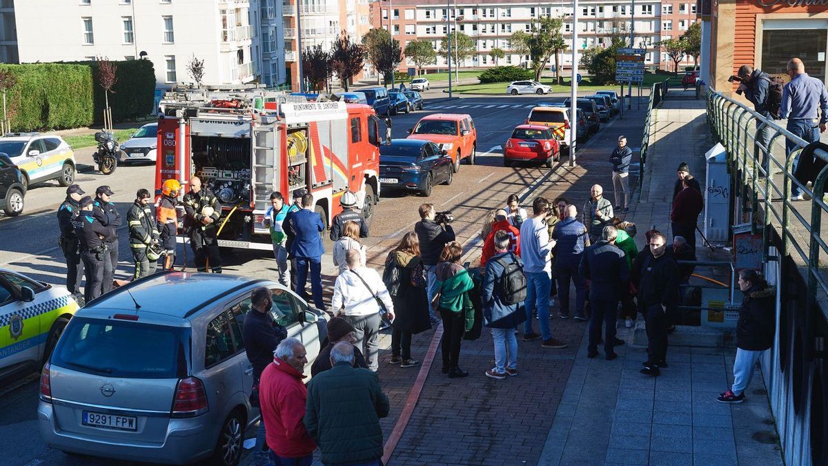 Vecinos desalojados por el incendio del garaje en Los Acebos