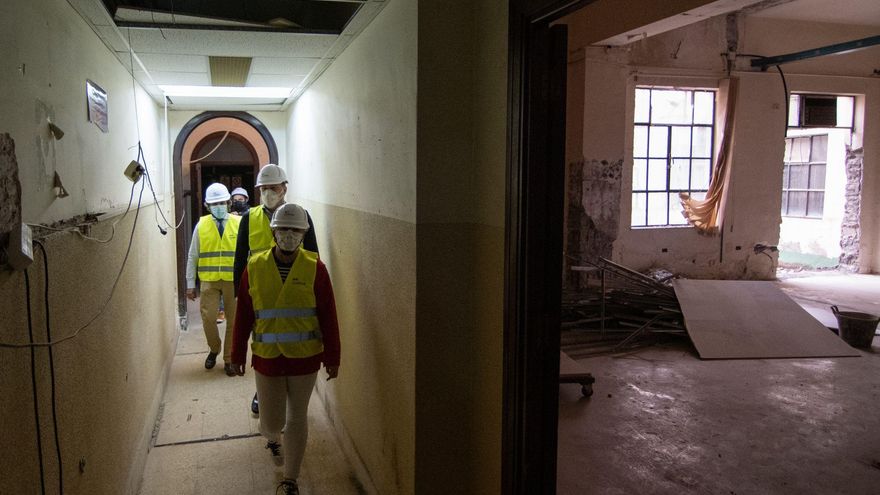 Visita de los parlamentarios a las obras en el edificio Telefónica