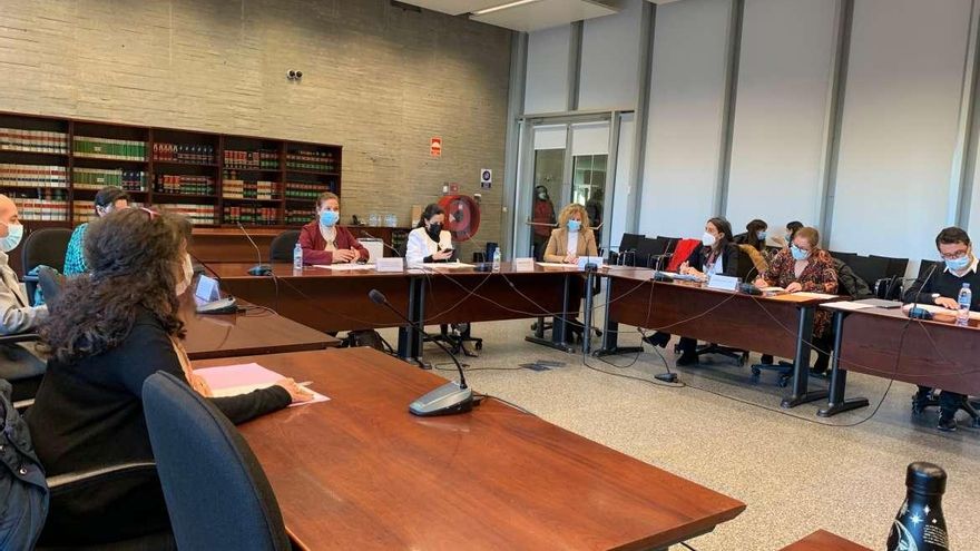 Extremadura subirá un 2% el salario de sus empleados públicos a partir de enero