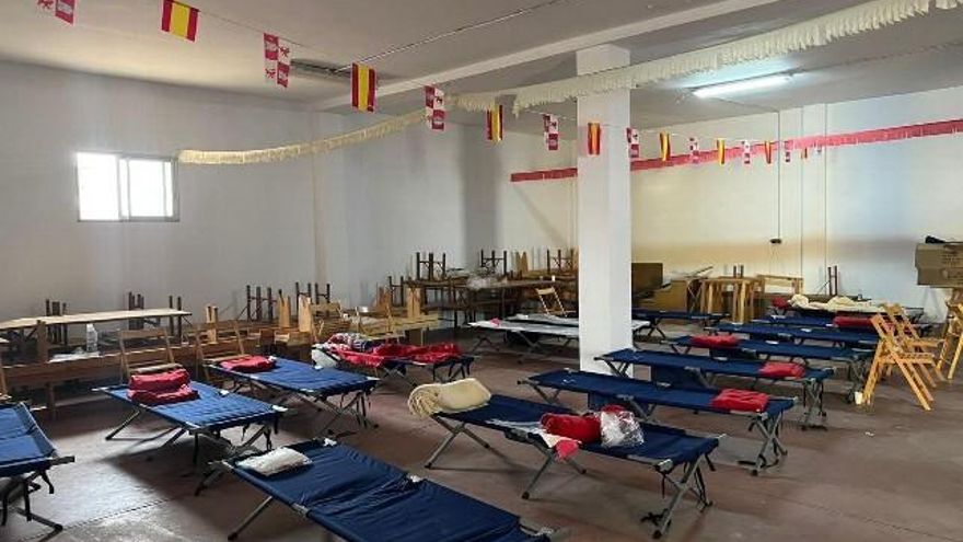 Albergue habilitado en Camarzana de Tera para alojar a los desplazados por el fuego de la Sierra de la Culebra en Zamora. // A. Vega