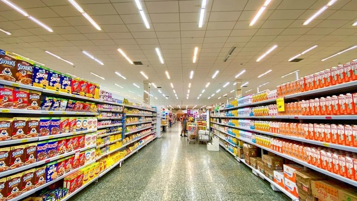 Un supermercado pide diez años de prisión a una cajera por robar 333.800 euros de la caja en dos años
