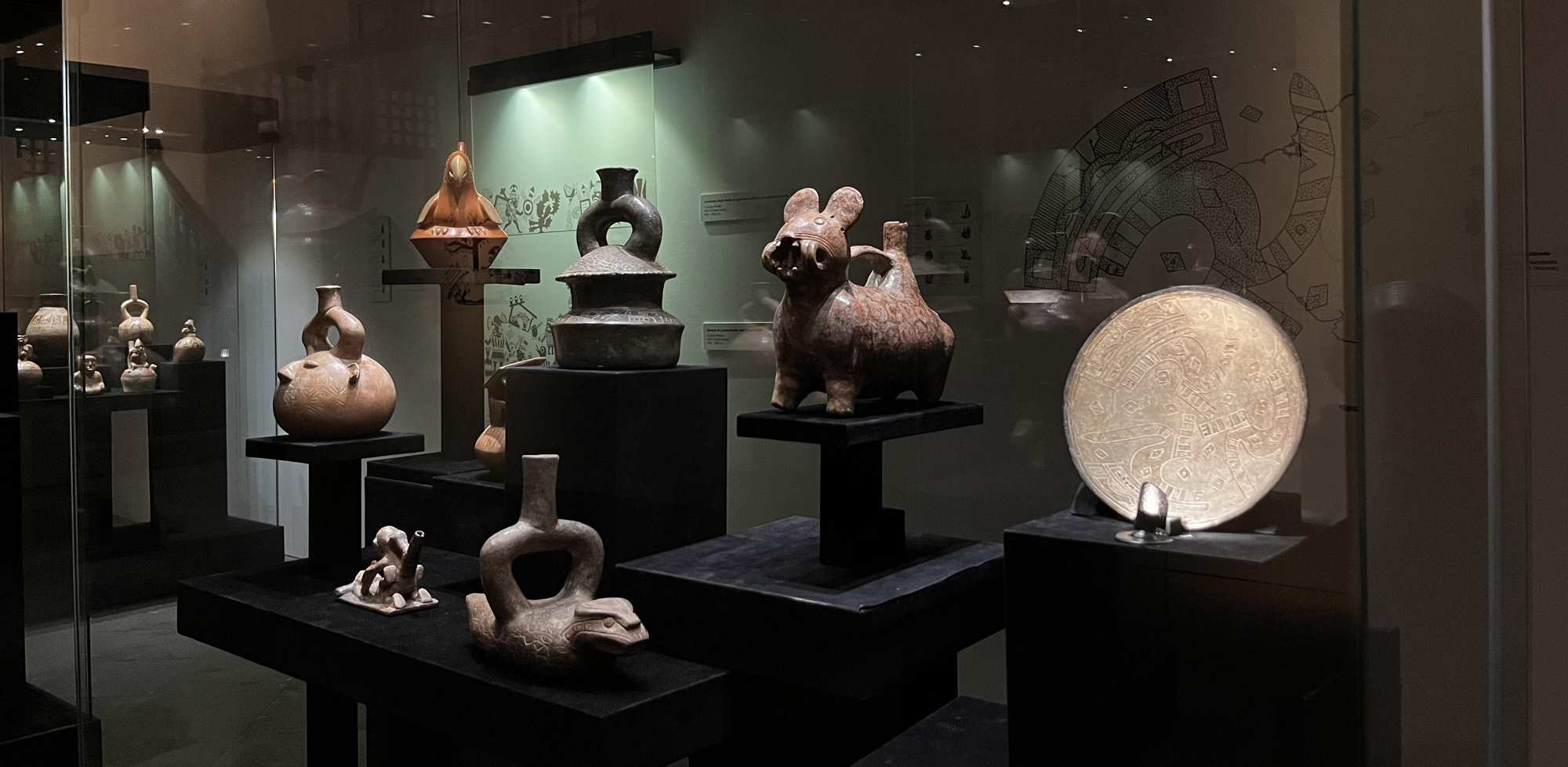 Piezas de la exposición 'Perú milenario'. 